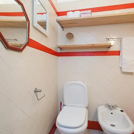 Apartment Terrace At Typical Bica And Chiado Lissabon