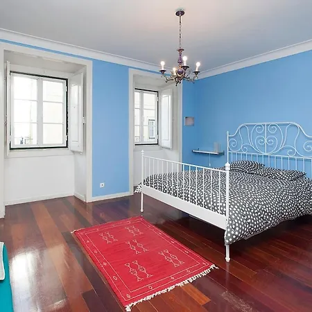 Terrace At Typical Bica And Chiado * Lissabon